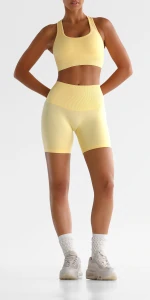 MuseFit Shorts mit mittelhohem Bund