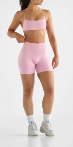 MuseFit Mittelhohe Shorts mit V-Ausschnitt hinten