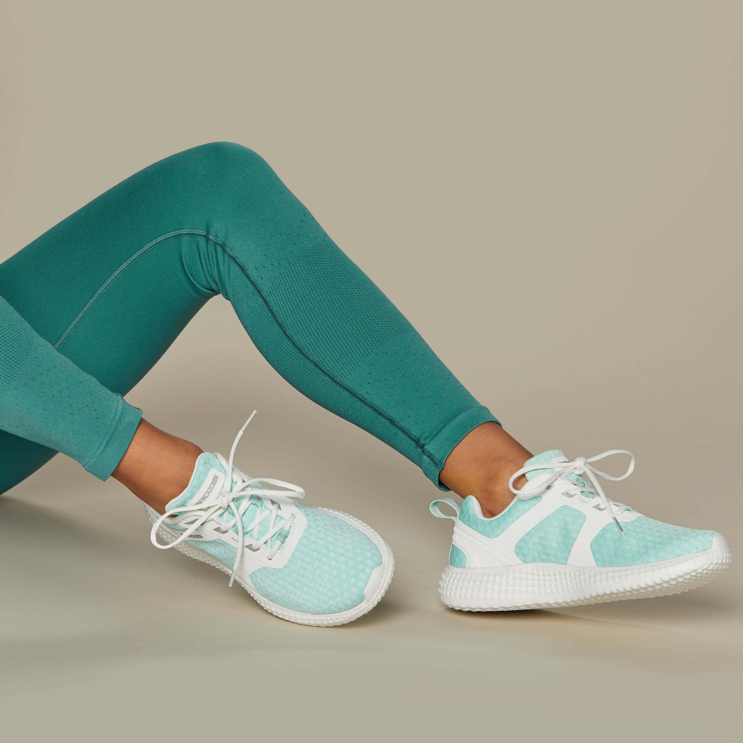 sneakers mint green