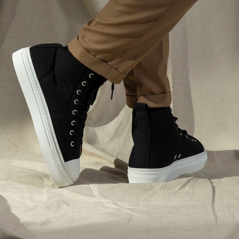 Sakuragi High M Sneakers - Black