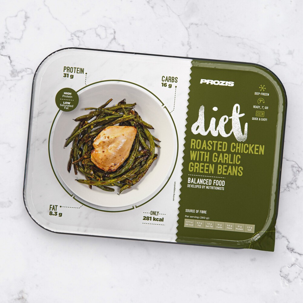 Gebratenes Diät-Hähnchen mit grünen Knoblauchbohnen