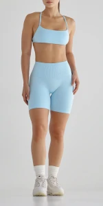 MuseFit Mittelhohe Shorts mit V-Ausschnitt hinten 