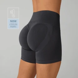 MuseFit Shorts mit mittelhohem Bund
