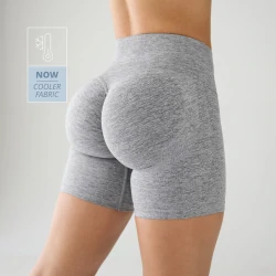 MuseFit Shorts mit mittelhohem Bund