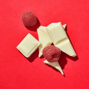Weiße Schokolade mit Himbeeren