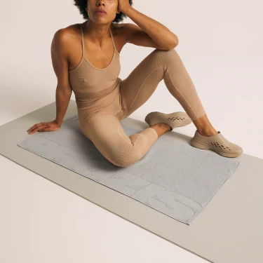 v1498693 prozis_script-gym-towel-light-gray_single-size_light-gray_back.webp