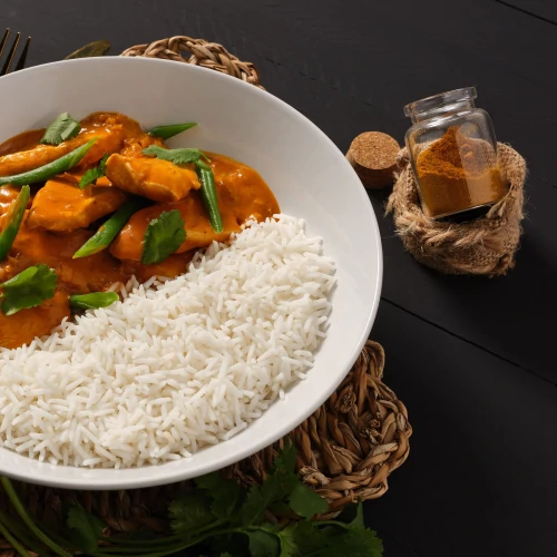High Protein HähnchenCurry mit Basmatireis Mittag & Abendessen Prozis