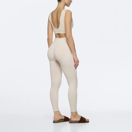 https://static.sscontent.com/thumb/500/500/products/124/v1328176_prozis_bff-regular-waist-leggings-off-white_xs_off-white_other2.webp