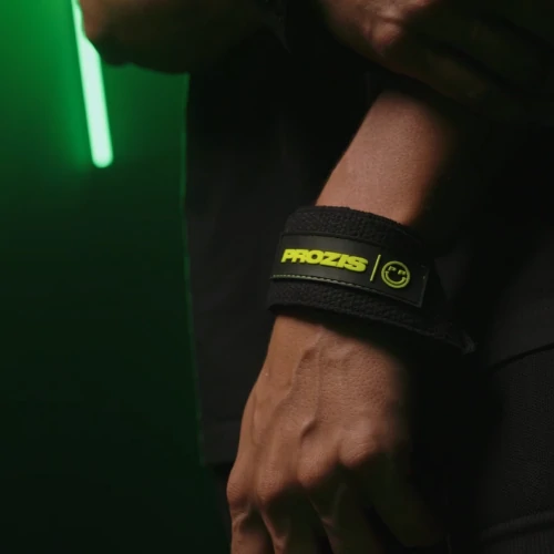 v1498450 prozis_cotton-lifting-straps-black--neon-yellow_single-size_black--neon-yellow_video_quadrado2.webp