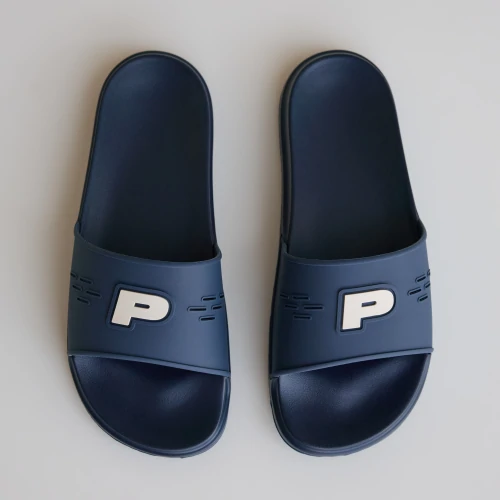 Athleisure Staple Badeschlappen (2)