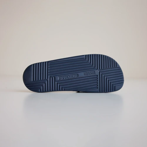 Athleisure Staple Badeschlappen (4)