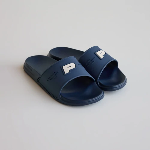 Athleisure Staple Badeschlappen (5)