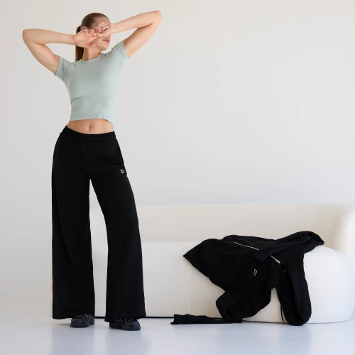 Athleisure P Wide Leg Joggers (4)