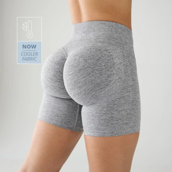 MuseFit Shorts mit mittelhohem Bund