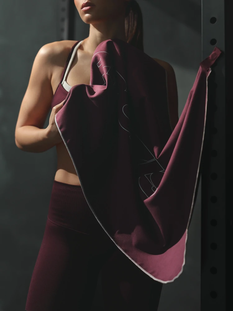 Workout Microfiber Towel - Bordeaux (9)