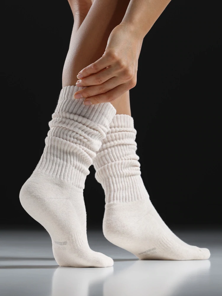 Athleisure Over The Calf Socken (9)